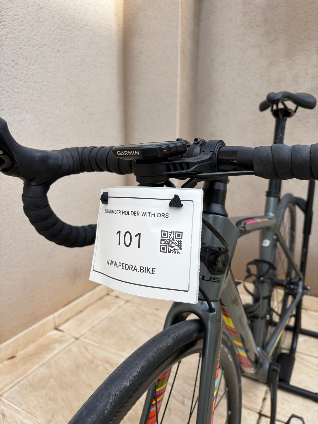 Cómo poner el dorsal en la bicicleta: la guía definitiva (y por qué casi todos lo hacen mal)