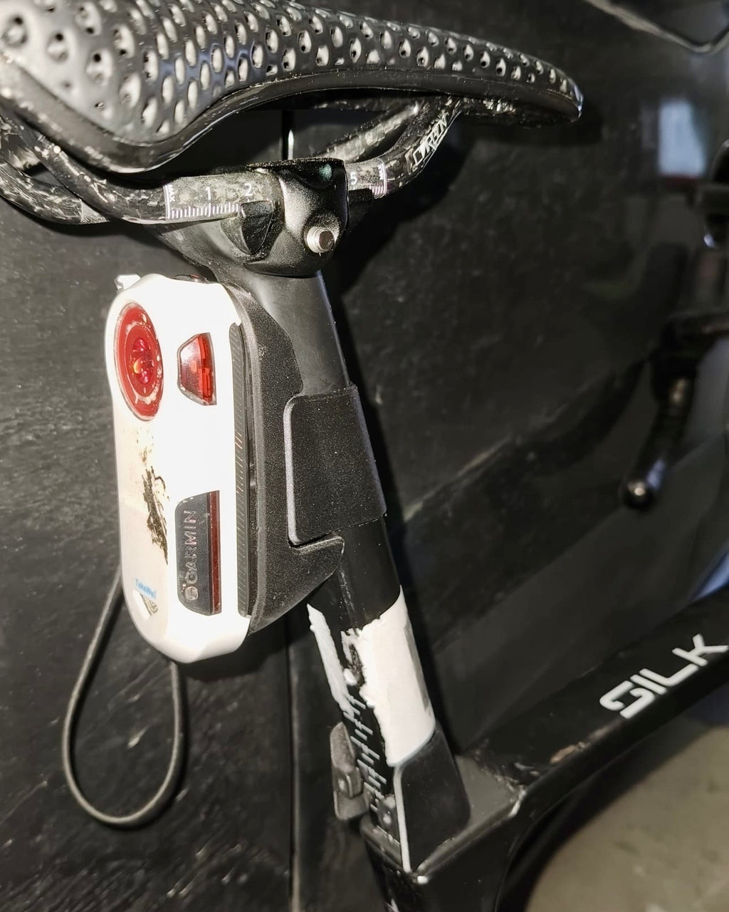 Soporte Garmin Varia Aero + Slot AirTag | Pedra Edition